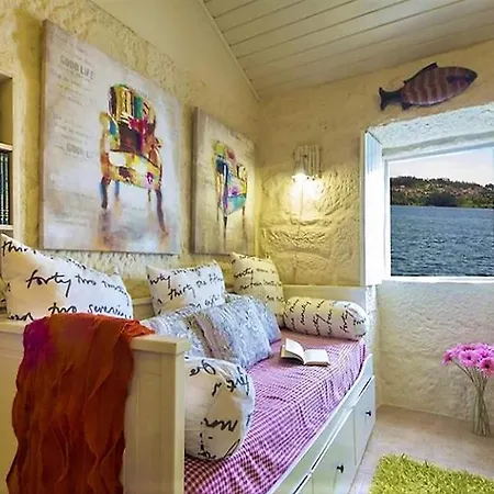 House In By The Sea * Combarro